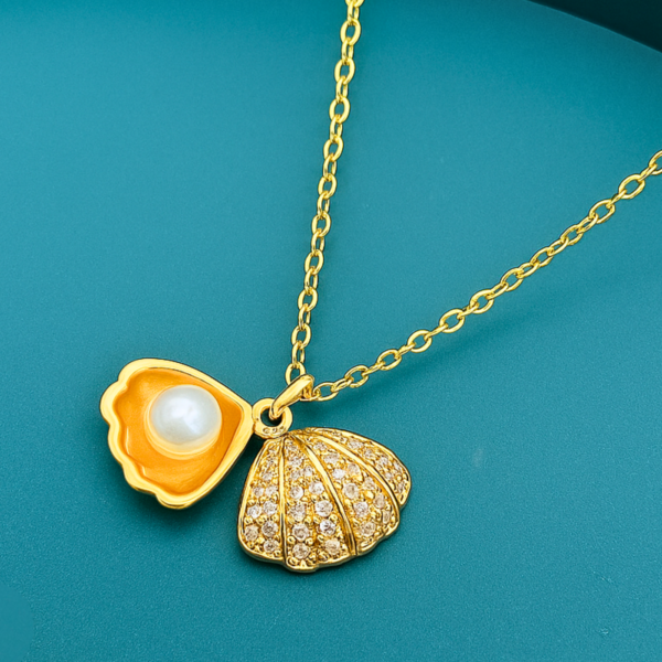 Elegant Shell Pearl Necklace – Available in Gold